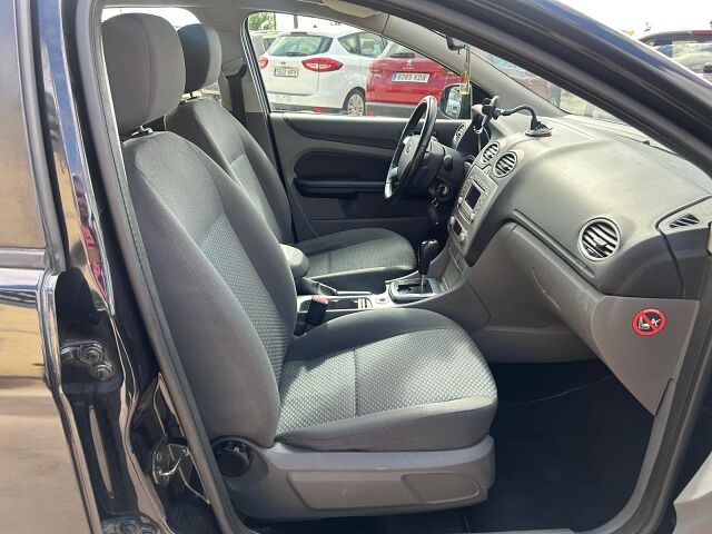 FORD FOCUS TREND 1.6 AUTO SPANISH LHD IN SPAIN ONLY 58000 MILES SUPERB 2009